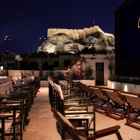 Cine Paris: Το Cinobo αναλαμβάνει την καλλιτεχνική διεύθυνση του ιστορικού θερινού κινηματογράφου της Αθήνας - Παραδίδεται ανακαινισμένος στο σινεφίλ κοινό.