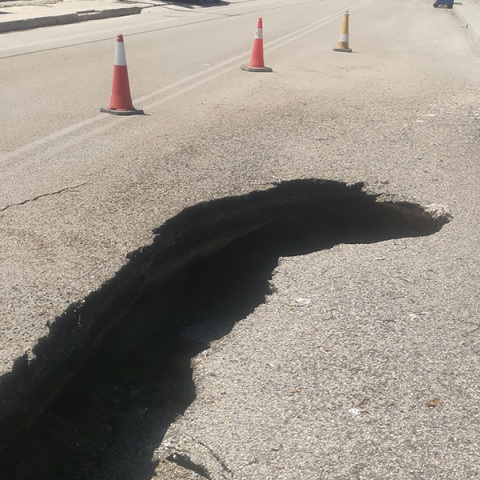 Θανατηφόρες τρύπες στην παλιά (ξεχασμένη) εθνική οδό 