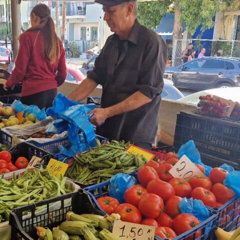 Η λαϊκή του Σαββάτου στην Καλαμάτα