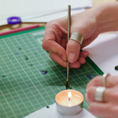 Πού θα φτιάξεις κοσμήματα πάνω σε δικά σου σχέδια;