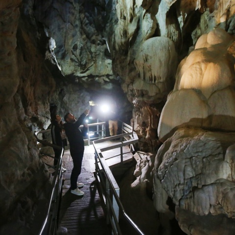 Εικόνα από το Σπήλαιο των Λιμνών