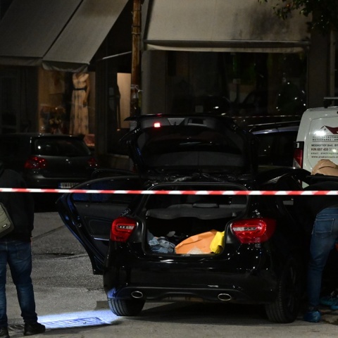 Το σημείο της δολοφονίας του 32χρονου στον Βύρωνα και το όχημα στο οποίο δέχθηκε τους πυροβολισμούς