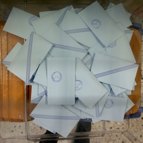 Φάκελοι μέσα σε κάλπη