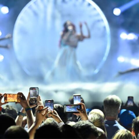 ΕΕ: Η Ευρωπαϊκή Επιτροπή ζητά εξηγήσεις από την EBU για την απαγόρευση της σημαίας της ΕΕ στον διαγωνισμό τραγουδιού της Eurovision.