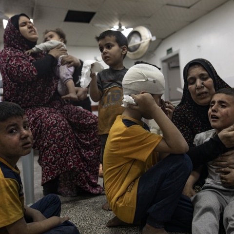 Παιδιά με χτυπήματα και οι μητέρες τους σε νοσοκομείο 