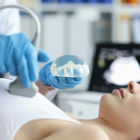 Εμφυτεύματα στήθους: Πόσο σχετίζονται με την εμφάνιση καρκίνου 