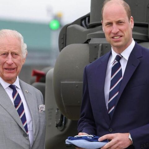 Βρετανία: Ο βασιλιάς Κάρολος παρέδωσε στον γιο του Ουίλιαμ έναν στρατιωτικό τίτλο, σε μια σπάνια κοινή εμφάνιση - Η δήλωσή του. 