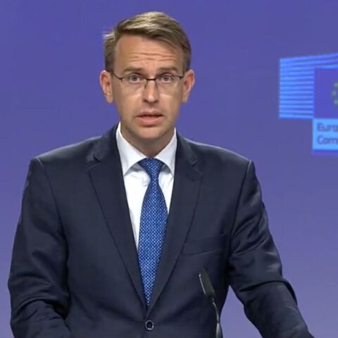 Η Κομισιόν καλεί τις νεοεκλεγμένες Αρχές της Βόρειας Μακεδονίας να συνεχίσουν να πείθουν ότι είναι αφοσιωμένες στο ευρωπαϊκό μέλλον της χώρας τους.