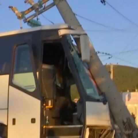 Λεωφόρος Λαυρίου: Πούλμαν έπεσε σε κολώνα