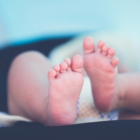 Βραυρώνα: Πήρε προθεσμία για την Πέμπτη η μητέρα του βρέφους