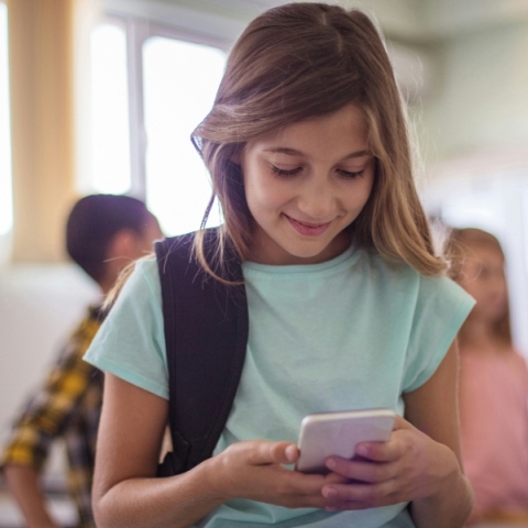 Νέες ποινές στα σχολεία για τα κινητά 