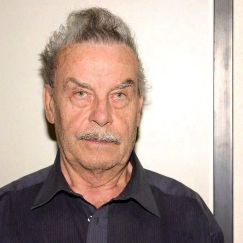 Ο αιμομίκτης βιαστής Γιόσεφ Φριτσλ μετά τη σύλληψή του