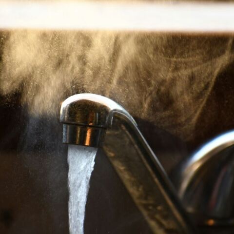 Βρύση με νερό