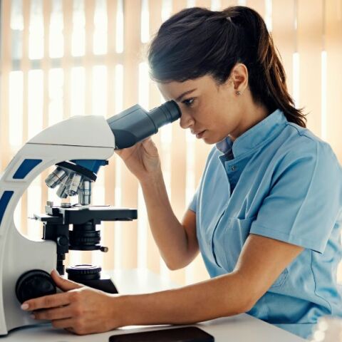 Επιστήμονες ανακαλύπτουν πρωτεΐνες του αίματος που μπορούν να προειδοποιήσουν για καρκίνο χρόνια πριν από τη διάγνωση - Τι αναφέρουν οι δύο μελέτες.