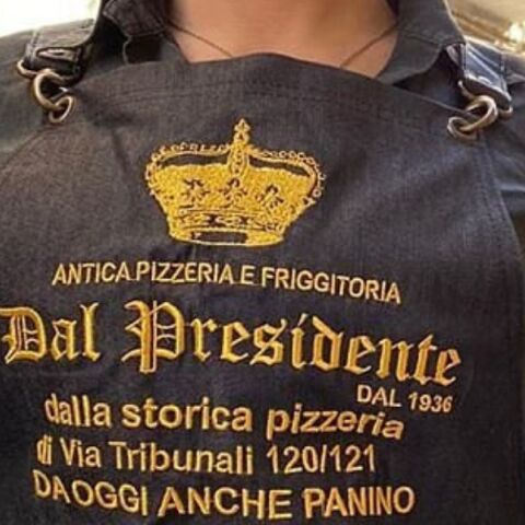 Ιταλία: Κατασχέθηκε από την αστυνομία μια από τις γνωστότερες πιτσαρίες της Νάπολης, ο ιδιοκτήτης της οποίας είχε φτιάξει πίτσα στον Μπιλ Κλίντον.