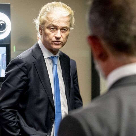 Ολλανδία: Ο νέος κυβερνητικός συνασπισμός θα ζητήσει να εξαιρεθεί από τους κανόνες της ΕΕ για τη μετανάστευση.