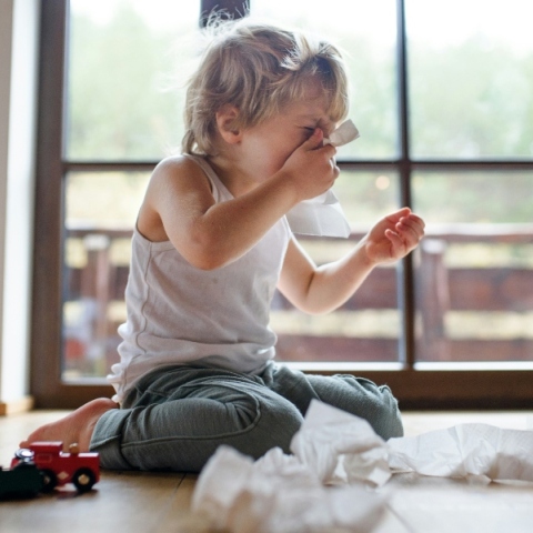 Παρβοϊός: Παιδίατρος εξηγεί τι είναι και πώς κολλάει ο ιός