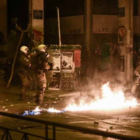 Εξάρχεια: Επίθεση με μολότοφ σε ΜΑΤ