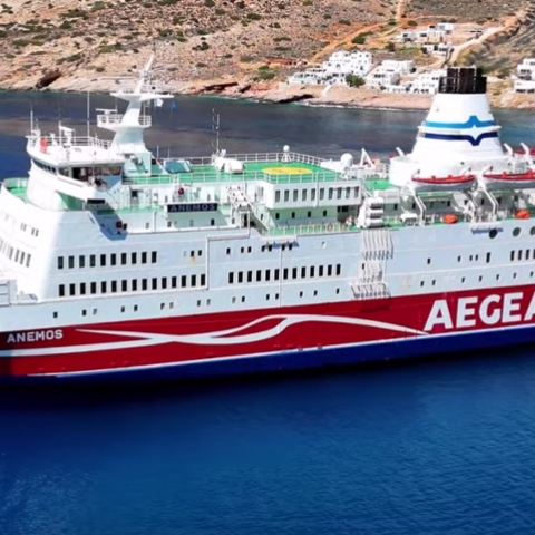 Σίφνος: Εντυπωσιακό αγκυροβόλιο καπετάνιου