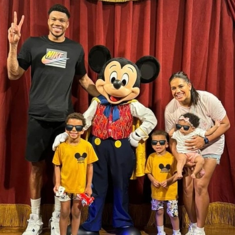 Αντετοκούνμπο: Πήγε στην Disneyland με την οικογένειά του 