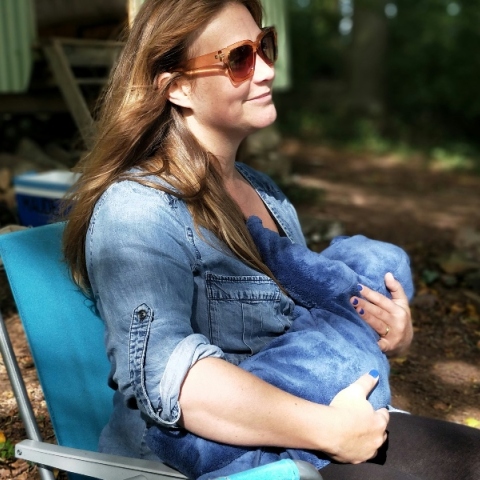 Μήνυσε μουσείο που της απαγόρευσε να θηλάσει 