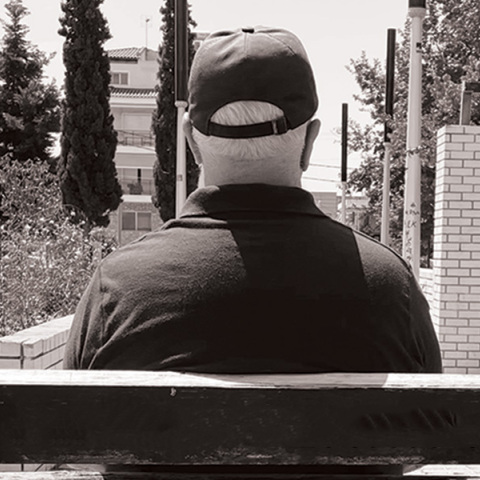 «Αόρατοι άνθρωποι – Μαθήματα ζωής από τον άστεγο Μιχάλη Σαμόλη», εκδόσεις Παπαδόπουλος