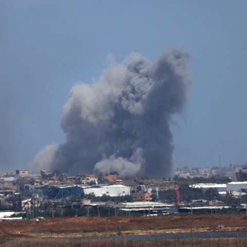 Είναι η πρώτη επίθεση με ρουκέτες μεγάλου βεληνεκούς έπειτα από επτά μήνες ισραηλινής στρατιωτικής επίθεσης από αέρος και εδάφους.