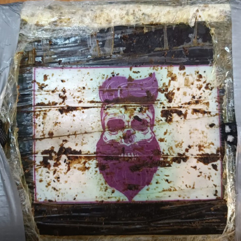 Αντικείμενο που κατάσχεσαν οι αρχές κατά τις έρευνες για την εξάρθρωση διεθνούς σπείρας διακίνησης ναρκωτικών στον Πειραιά