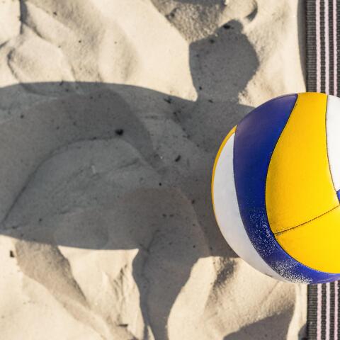 flat-lay-volleyball-beach-sand
