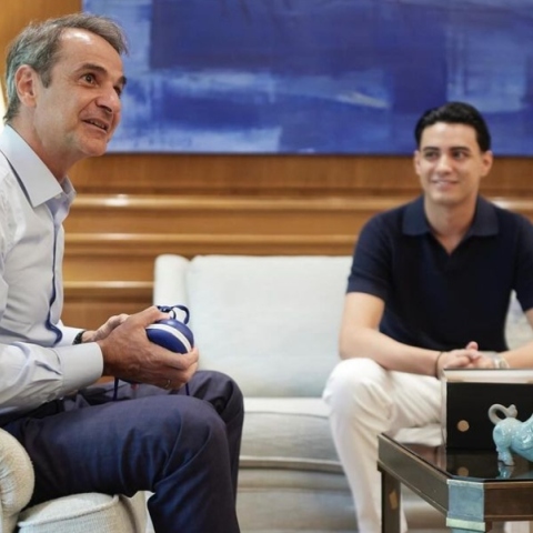 Γιάννης Λουλούδης: Ο σχεδιαστής των viral παπουτσιών του Κυριάκου Μητσοτάκη μίλησε για τις επαφές του με τον πρωθυπουργό και τα μελλοντικά του σχέδια