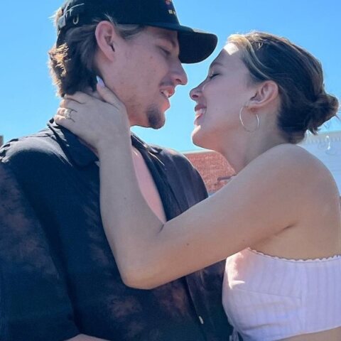 Παντρεύτηκαν Μίλι Μπόμπι Μπράουν και Τζέικ Μπον Τζόβι 