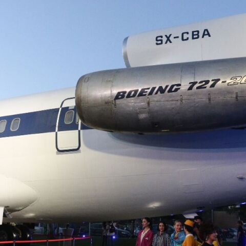 Το ιστορικό Boeing 727 εγκαινιάστηκε στη νέα πλατεία Ολυμπιακής Αεροπορίας, από τον δήμο Ελληνικού - Αργυρούπολης.