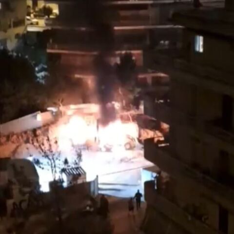 Γαλάτσι: Στόχος επίθεσης με μολότοφ το εργοτάξιο του Μετρό - Άγνωστοι εισέβαλαν στον χώρο - Επέμβαση της πυροσβεστικής για την κατάσβεση