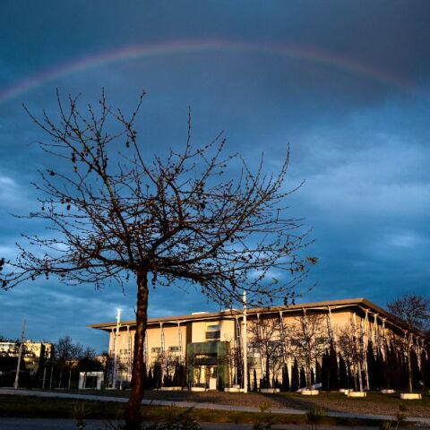 Ο καιρός αύριο: Αίθριος με τοπικές βροχές τη Δευτέρα 27 Μαΐου - Έως 28 βαθμούς Κελσίου η θερμοκρασία - Πρόγνωση από το meteo και την ΕΜΥ