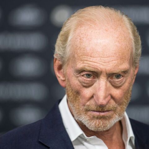 Charles Dance: Γυμνισμός σε ισπανική παραλία μαζί με την φίλη του