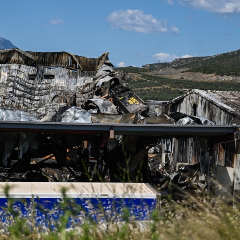Εργοστάσιο τροφίμων στη Λαμία: Από πρόθεση μπήκε η φωτιά, λέει η Πυροσβεστική