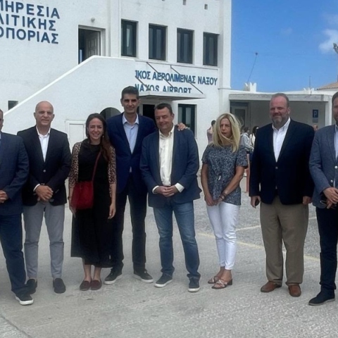 Η Δόμνα Μιχαηλίδου στη Νάξο: Στο επίκεντρο η εξεύρεση εργαζομένων στον τουρισμό