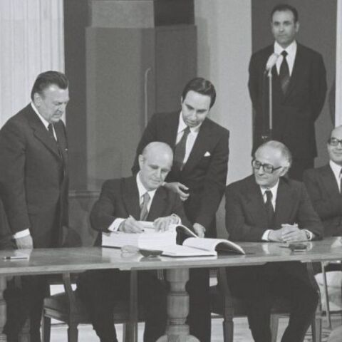 45 χρόνια από την υπογραφή της Συνθήκης Ένταξης της Ελλάδας στην τότε ΕΟΚ - Το μήνυμα του Νίκου Δένδια: Κορυφαία επιλογή του Κωνσταντίνου Καραμανλή