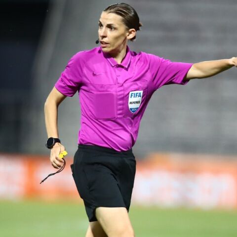 Κύπελλο Ελλάδας 2024: Στα επεισόδια που έλαβαν χώρα μετά τον τελικό με στόχο την Γαλλίδα διαιτητή Φραπάρ αναφέρεται η γαλλική εφημερίδα Le Figaro.