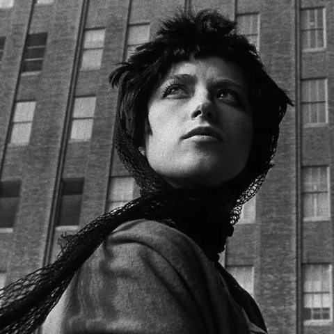 Η Cindy Sherman επιλέγει 2 ταινίες για να προβληθούν στο Κυκλαδικής, σε διάλογο με τις φωτογραφίες της