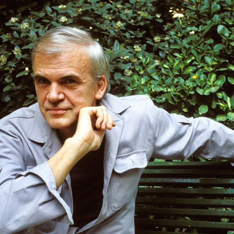 Μίλαν Κούντερα: Πράγα, ένα ποίημα που χάνεται. Ογδόντα εννιά λέξεις