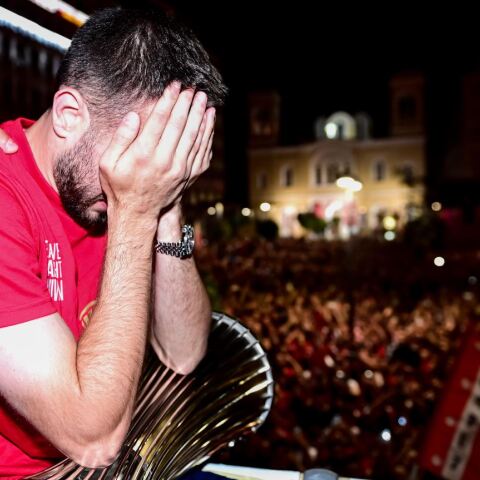 Κώστας Φορτούνης: Ξέσπασε σε κλάματα με το τρόπαιο του Conference