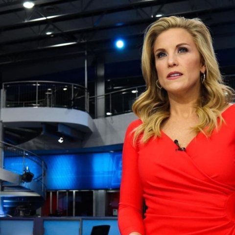 Παρουσιάστρια κατάπιε μύγα ενώ έλεγε τις ειδήσεις