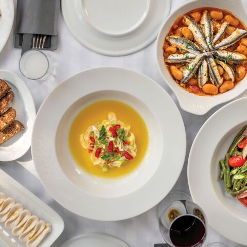 Τα εστιατόρια που αποθεώνουν την ελληνική κουζίνα