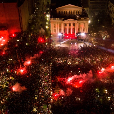 Ολυμπιακός: 4 τραυματίες στους πανηγυρισμούς στον Πειραιά