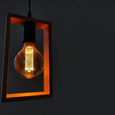 Αναμμένη λάμπα