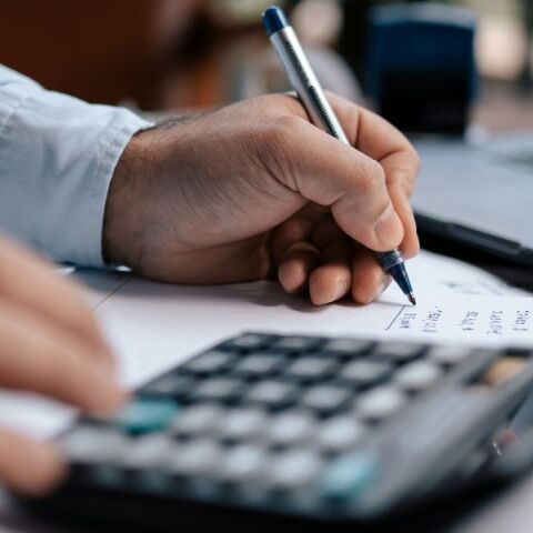 Θεσσαλονίκη: Καταδίκη τριών πρώην εφοριακών για απιστία - Οι παράνομες φοροαπαλλαγές ζημίωσαν με 184.000 ευρώ το ελληνικό Δημόσιο.