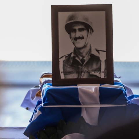 Επαναπατρίστηκαν τα λείψανα 8 Ελλήνων οπλιτών από την Κύπρο
