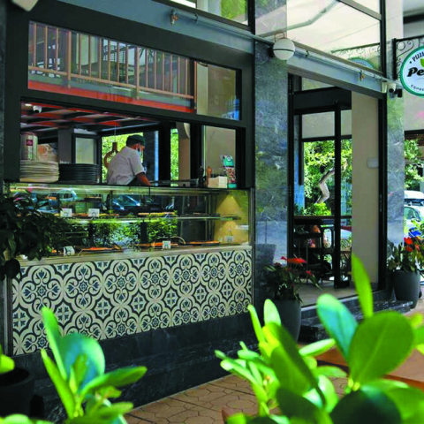 Pesto Pizza & Pasta:  Η πίτσα που λαχταράς