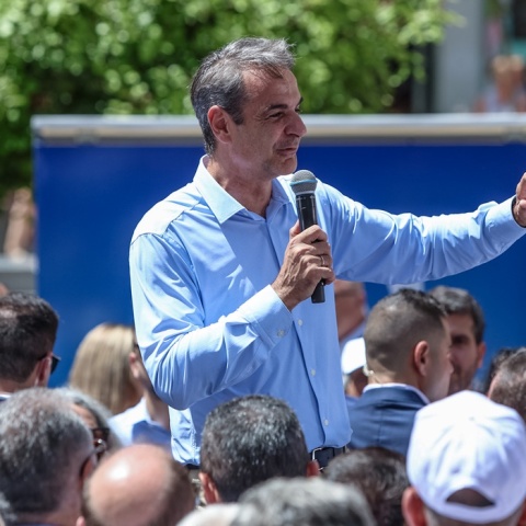 Ο Κυριάκος Μητσοτάκης μιλά σε πλήθος στην Κρήτη